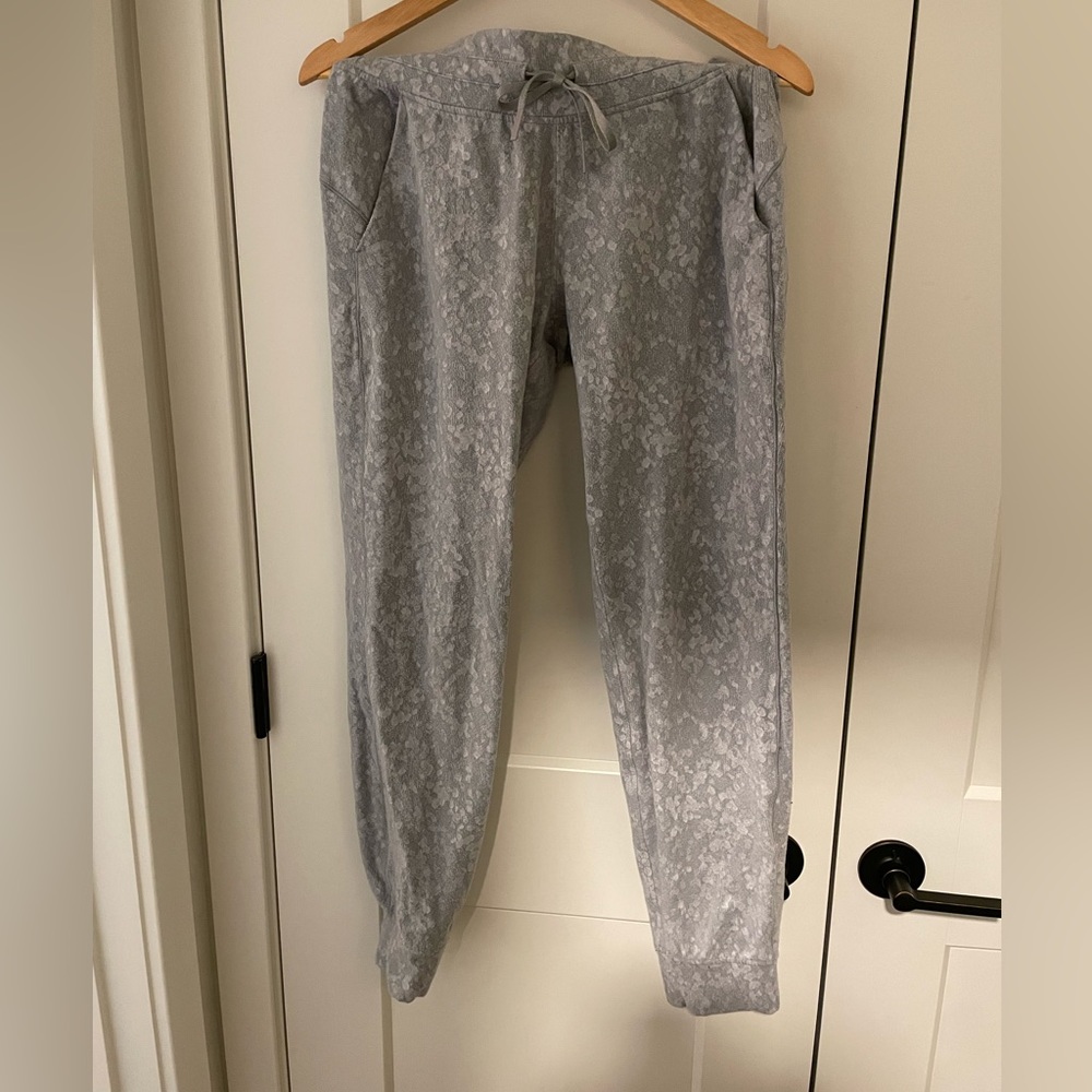 Lululemon Athletics Gray Jogger Pants Size 6